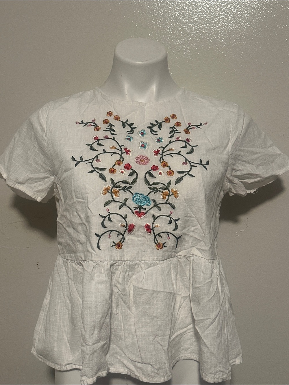 SHEIN White Floral Embroidered Peplum Blouse